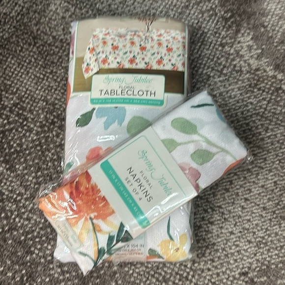 tablecloth - Picture 1 of 3